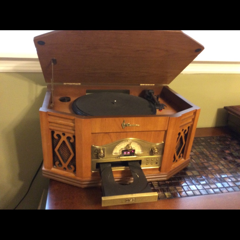 Emerson Vintage Looking Multi  Record Player